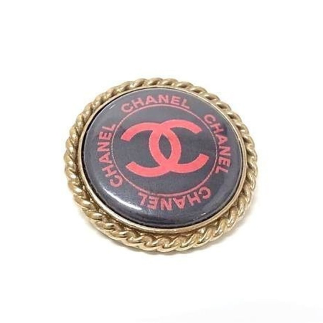 CHANEL brooch, Coco Mark, gold and black metal, for women.: --- Catalog ---Category: SizeSize (HxWxD): 3cm x 3cm / 1.18'' x 1.18''Category: DesignType: BroochColor: Black, GoldGender: WomenMaterial: MetalCategory: GeneralBrand: ChanelCountry of Origin: Italy--