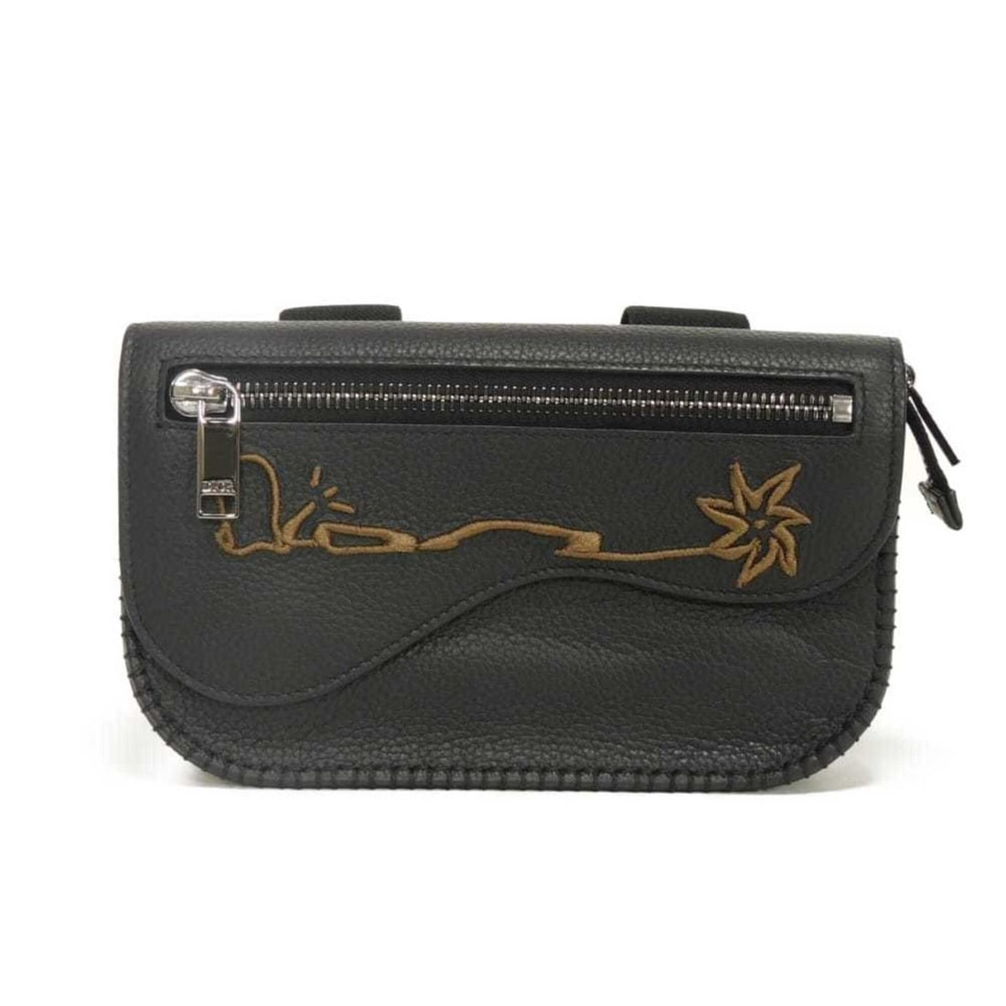 Christian Dior Dior Cactus Jack Saddle Arm Pouch with Logo Embroidery, 3-Way, Travis Scott Design,: --- Catalog ---Category: SizeSize (HxWxD): 11cm x 18.5cm x 4cm / 4.33'' x 7.28'' x 1.57''Category: DesignType: Handbag, PouchColor: BlackGender: MenMaterial: Leather Category: GeneralMPN: 2ADCA390SOT_