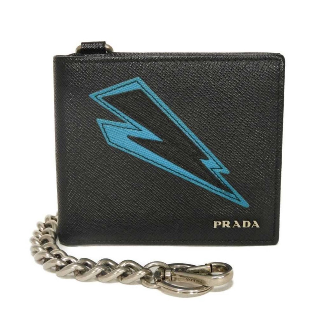 Prada PRADA Bi-fold Wallet Saffiano Compact Chain Lightning Bolt Blue Keyring Logo Metal Black: --- Catalog ---Category: SizeSize (HxWxD): 9.5cm x 11cm x 1cm / 3.74'' x 4.33'' x 0.39''Category: DesignType: Wallet (bi-fold)Color: Black, BlueGender: MenMaterial: Saffiano Category: GeneralMPN: 2MO5