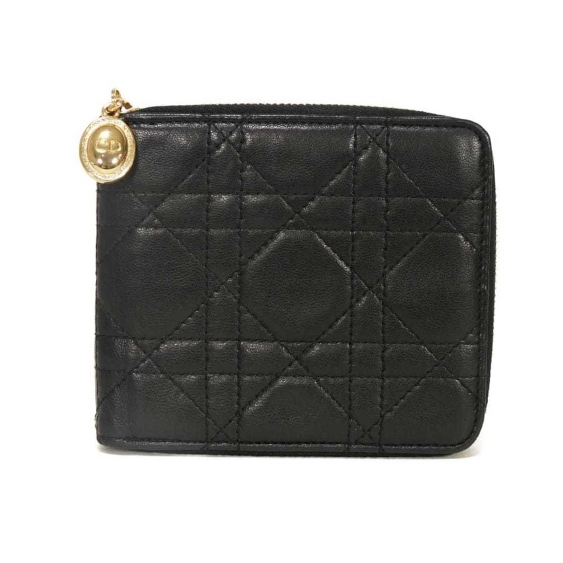 Christian Dior Dior Bi-fold Wallet, Cannage Zip, Old Model, Round Zipper, Vintage, CD Logo Charm,: --- Catalog ---Category: SizeSize (HxWxD): 10cm x 11.5cm x 1.5cm / 3.93'' x 4.52'' x 0.59''Category: DesignType: Wallet (bi-fold)Color: BlackGender: Men,WomenMaterial: Leather Leather/Fur Type: Lambsk