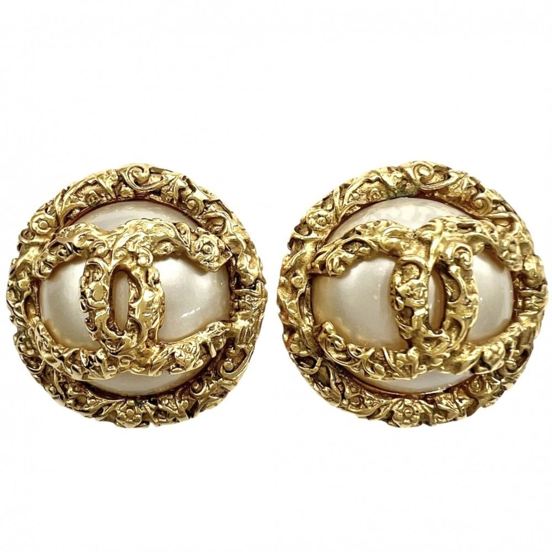 Chanel Earrings for Women, Round, Vintage, Coco Mark, CHANEL GP, Faux Pearl, 93A Gold, Approx.: --- Catalog ---Category: SizeSize (HxWxD): 30.00mm x 30.00mm x 10.00mm / 1.18'' x 1.18'' x 0.39''Category: DesignType: Clip earringsColor: GoldGender: WomenMaterial: Artificial pearl, Gold platingCate