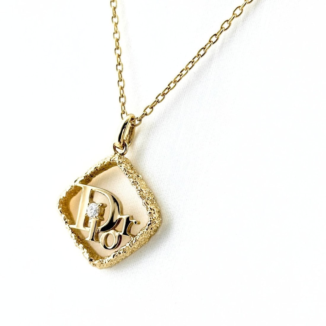 Christian Dior Logo Diamond Necklace, Yellow Gold (YG) Pendant 18K Diamond, Women's: --- Catalog ---Category: SizePendant Size: 26.3mm x 19.5mm / 1.03'' x 0.76''Neck Circumference: 39 cm / 15.35''Category: DesignColor: YellowGender: WomenMaterial: Yellow gold (18K)Necklace Type: Penda