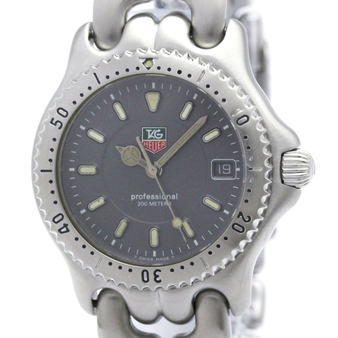 TAG HEUER Sel Professional 200M Quartz Mid Size Watch WG1213 Polished: --- Catalog ---Category: SizeCase Diameter: 34mm / 1.34''Category: DesignType: WristwatchStyle: Dress/FormalGender: MenColor (Dial): GrayMaterial (Band): Stainless steelMaterial (Case): Stainless stee