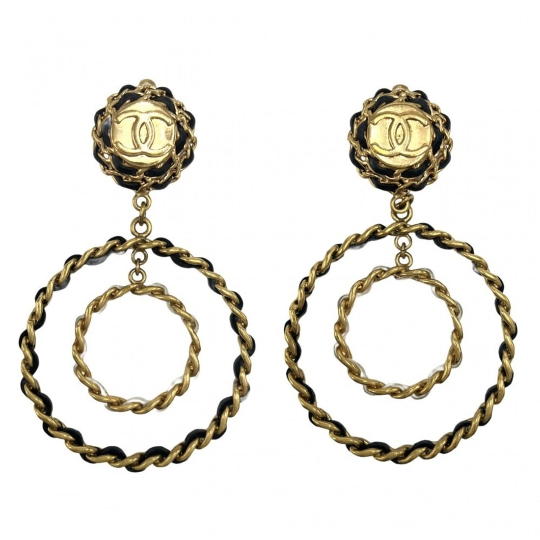 Chanel Earrings for Women, Coco Mark Swing Accessory, Chain, CHANEL GP Leather 93C, Black with Gold: --- Catalog ---Category: SizeSize (HxWxD): 115.00mm x 68.00mm x 5.00mm / 4.53'' x 2.68'' x 0.20''Category: DesignType: Clip earringsColor: BlackGender: WomenMaterial: Gold plating, LeatherCategory: Ge