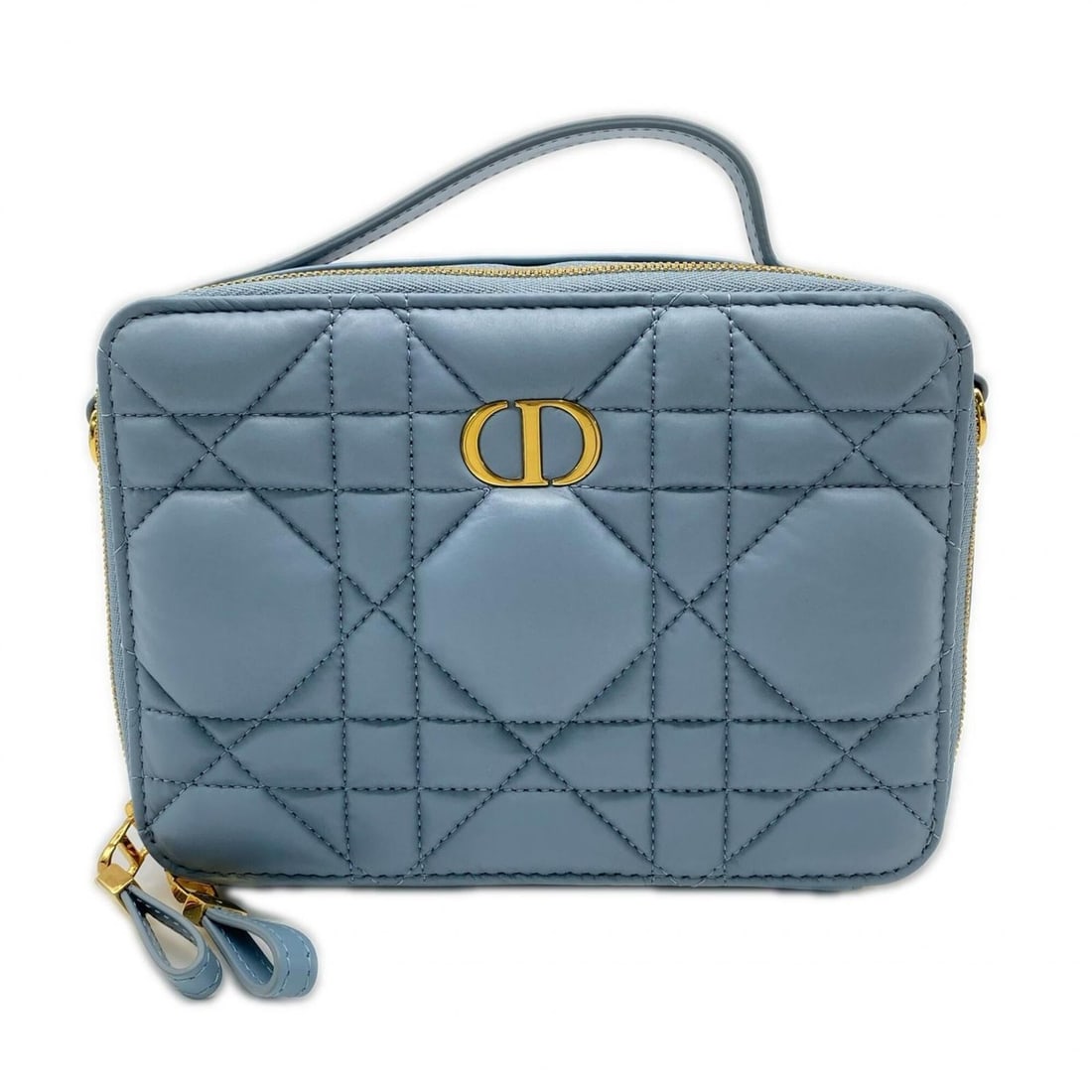 Christian Dior Leather Caro Box Bag S5140UNGX Handbag Blue Calf Women's: --- Catalog ---Category: SizeSize (HxWxD): 13cm x 18cm x 5cm / 5.11'' x 7.08'' x 1.96''Handle Length: 13.5cm / 5.31''Category: DesignType: HandbagColor: BlueGender: WomenClosure: ZipperMaterial: Leath