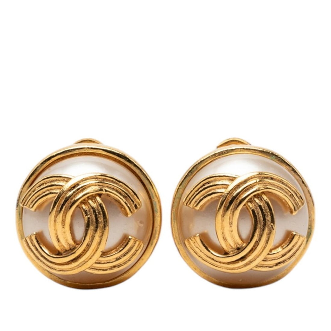 Chanel Coco Mark Vintage Earrings 94A Gold Faux Pearl Plated Women's CHANEL: --- Catalog ---Category: SizeSize (HxWxD): 19.00mm x 19.00mm / 0.75'' x 0.75''Category: DesignType: Clip earringsColor: GoldGender: WomenCategory: GeneralBrand: Chanel--- Item List ---Section: Conditi