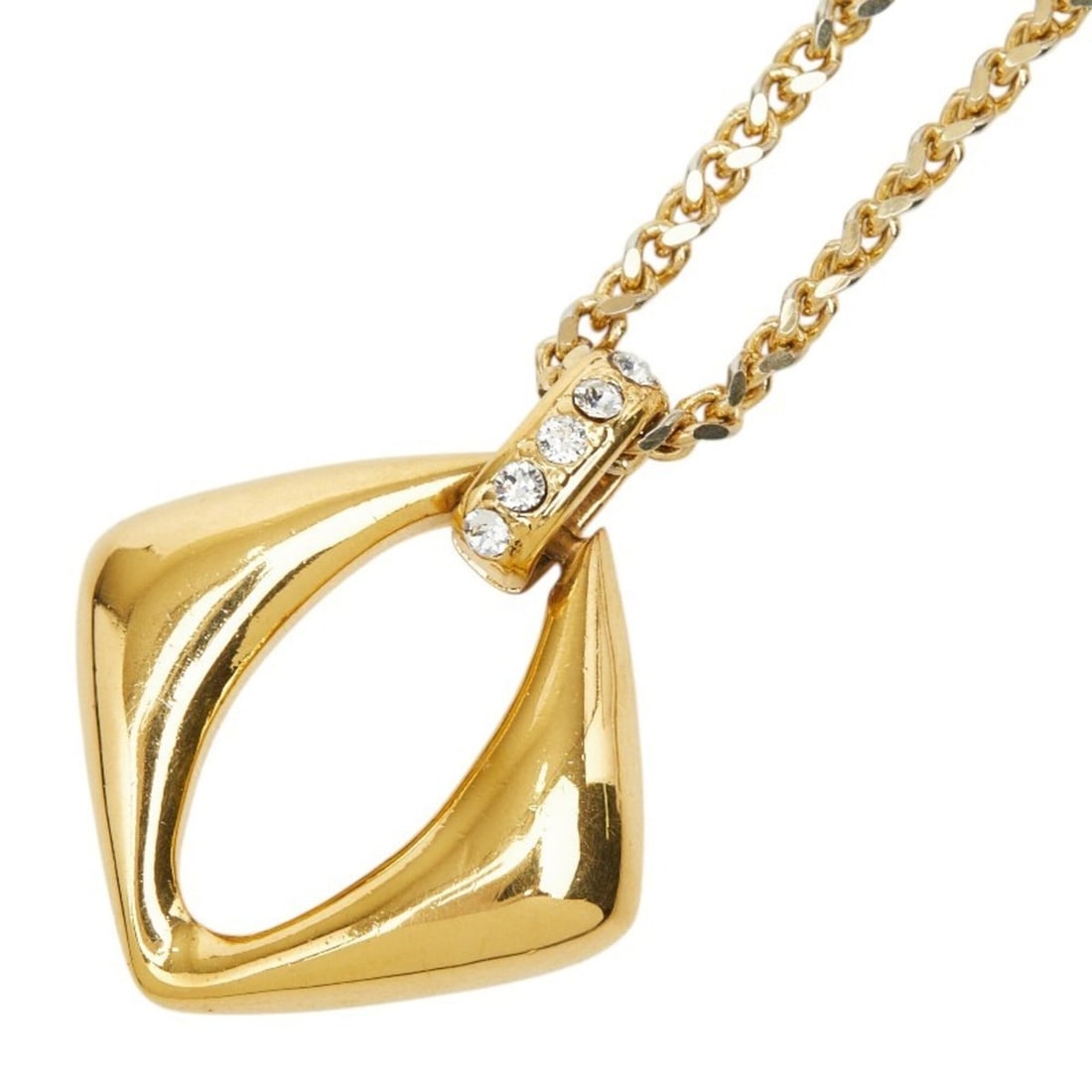Yves Saint Laurent Saint Laurent Chain Square Pendant Necklace, Gold Plated, Rhinestone, Women's.: --- Catalog ---Category: SizePendant Size: 40.4mm x 33.1mm / 1.59'' x 1.3''Neck Circumference: 61 cm / 24.01''Category: DesignColor: GoldGender: WomenMaterial: RhinestoneNecklace Type: NecklaceCategor