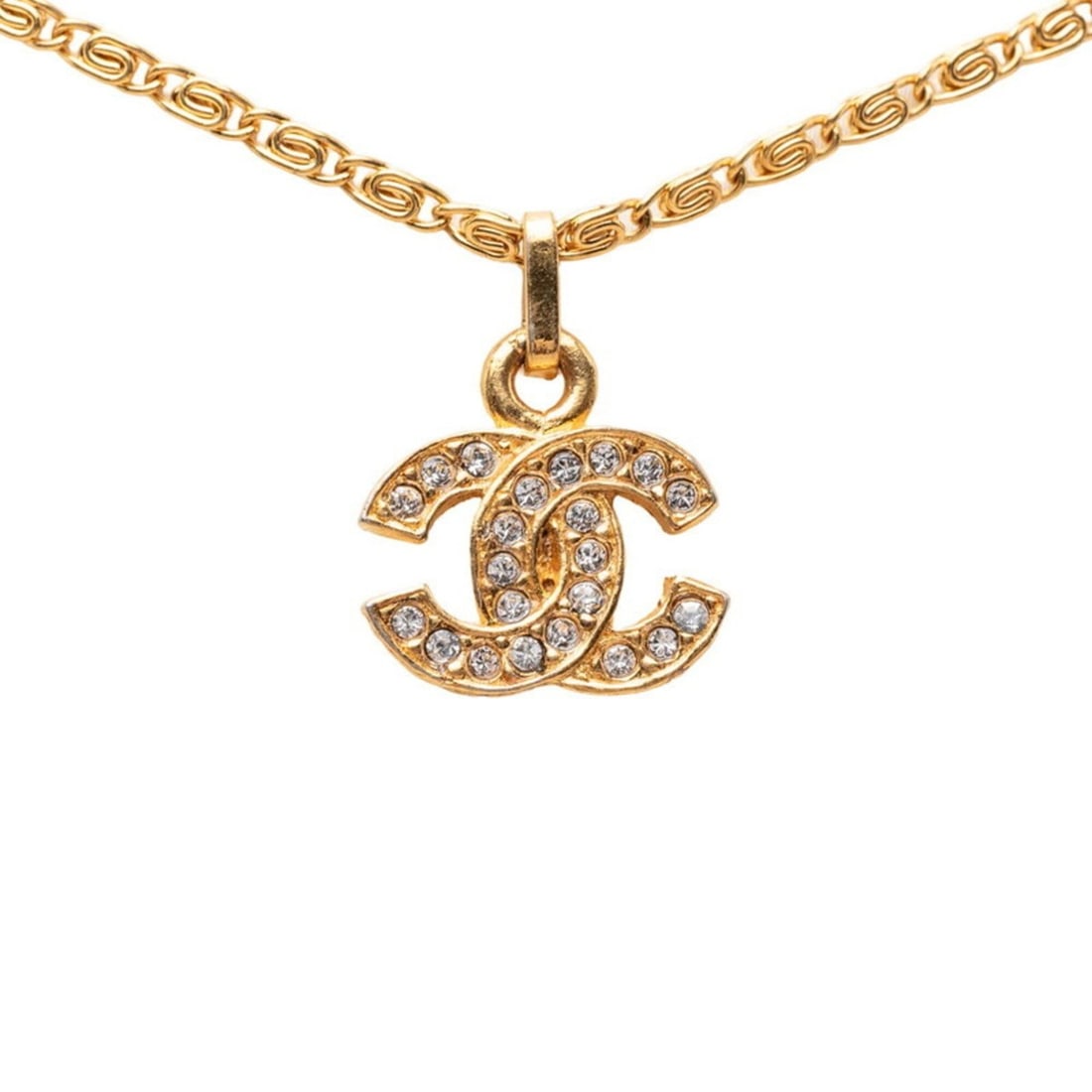 Chanel Coco Mark Pendant Necklace, Gold Rhinestone, GP Plated, Women's.: --- Catalog ---Category: SizePendant Size: 18.5mm x 13.8mm / 0.72'' x 0.54''Neck Circumference: 37.5 cm / 14.76''Category: DesignColor: GoldGender: WomenMaterial: Gold plating, RhinestoneNecklace Type
