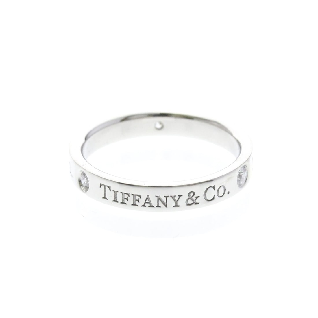 Tiffany Flat Band Ring With 3 Diamonds Platinum Fashion Diamond Band Ring Silver: --- Catalog ---Category: SizeWidth: 3.1mm / 0.12''Weight: 4.8g / 0.16oz.JP Size: 10US Size: 5.5Category: DesignType: Band ringColor: SilverMetal: PlatinumStone: DiamondStyle: FashionGender: Women,MenM