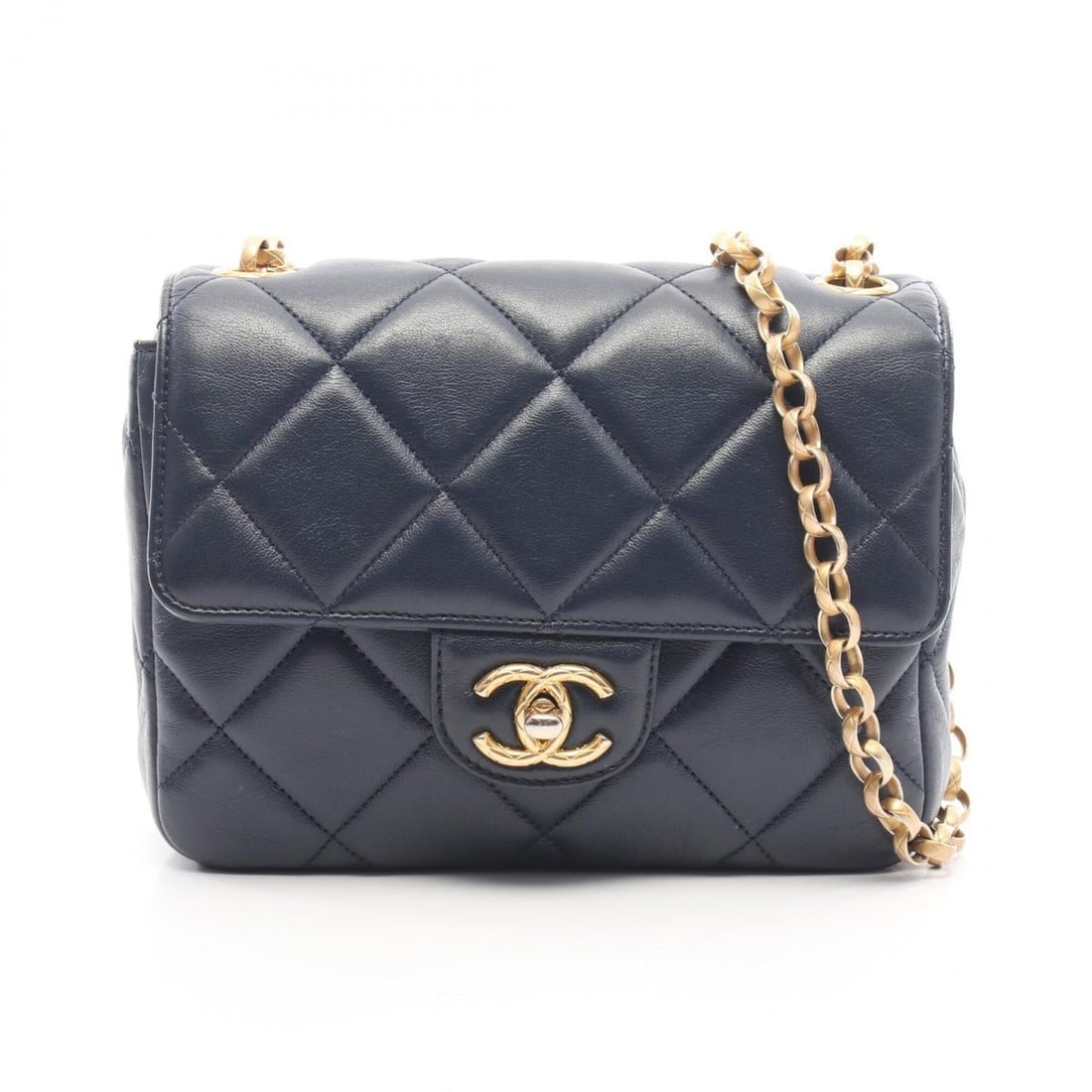 Chanel Matelassé Shoulder Bag/Handbag, Lambskin Leather, Women's, Navy: --- Catalog ---Category: SizeSize (HxWxD): 15cm x 19cm x 6cm / 5.9'' x 7.48'' x 2.36''Category: DesignType: Handbag, Shoulder bagColor: NavyGender: WomenMaterial: Leather Leather/Fur Type: LambskinCat
