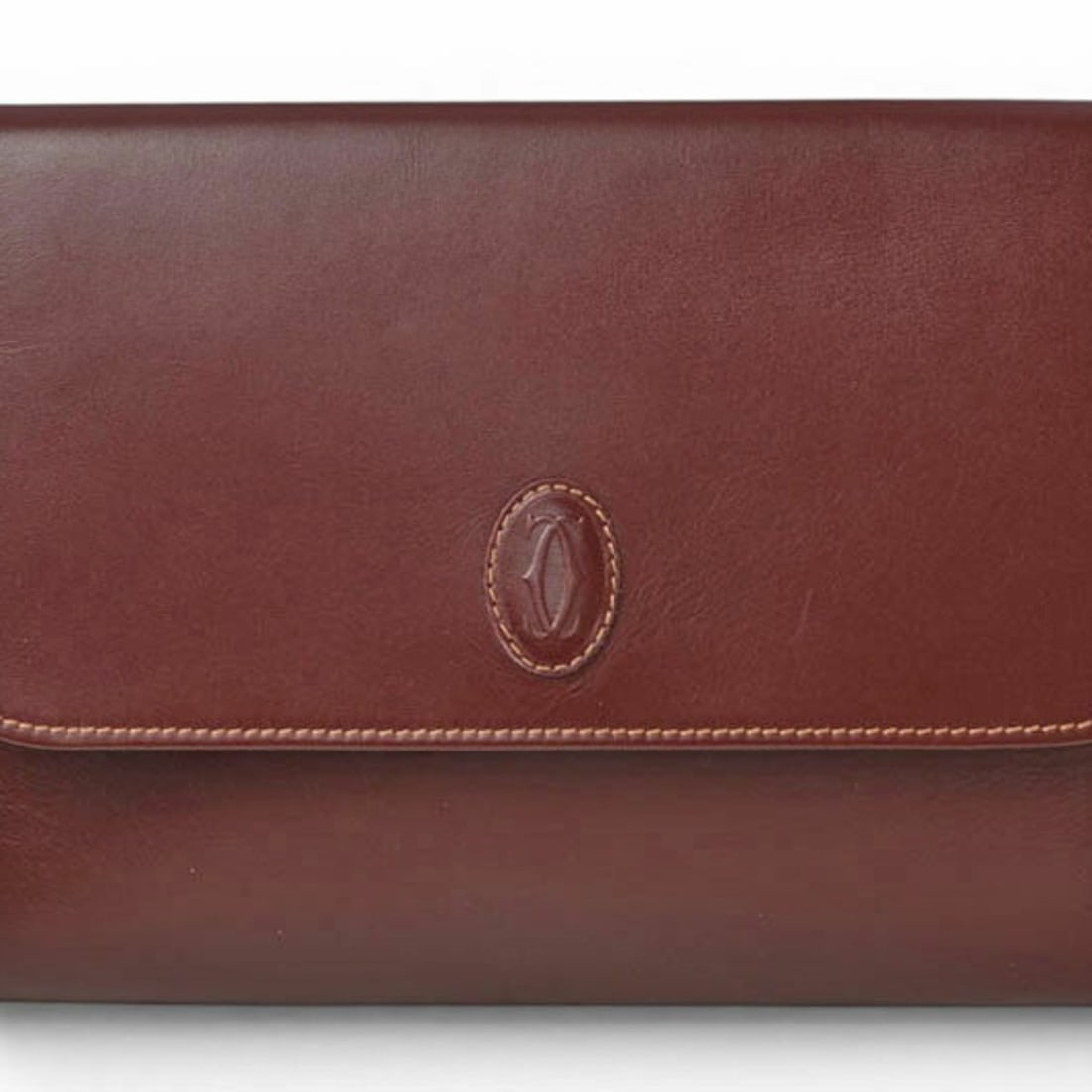 Cartier clutch bag, Must de leather, burgundy.: --- Catalog ---Category: SizeSize (HxWxD): 20cm x 26cm x 5cm / 7.87'' x 10.23'' x 1.96''Handle Length: 50cm / 19.68''Category: DesignType: Clutch bagColor: BordeauxGender: Unisex,Women,MenMaterial: Le