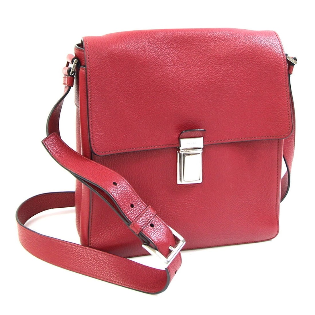 Prada Shoulder Bag, Red Leather, Crossbody, Triangle Design, Men's & Women's, PRADA: --- Catalog ---Category: SizeSize (HxWxD): 25.5cm x 25cm x 9cm / 10.03'' x 9.84'' x 3.54''Category: DesignType: Shoulder bagColor: Red colorGender: Men,WomenClosure: FlapMaterial: Leather Category: Ge