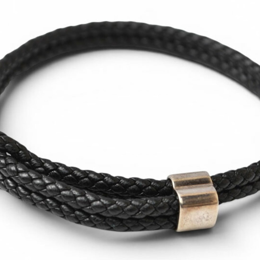 Bottega Veneta bracelet, Intrecciato weave, black/sterling silver 925: --- Catalog ---Category: SizeWidth: 7mm / 0.27''Category: DesignType: Charm braceletColor: BlackGender: Unisex,Women,MenMaterial: LeatherCategory: GeneralBrand: Bottega VenetaCountry of Origin: Italy-