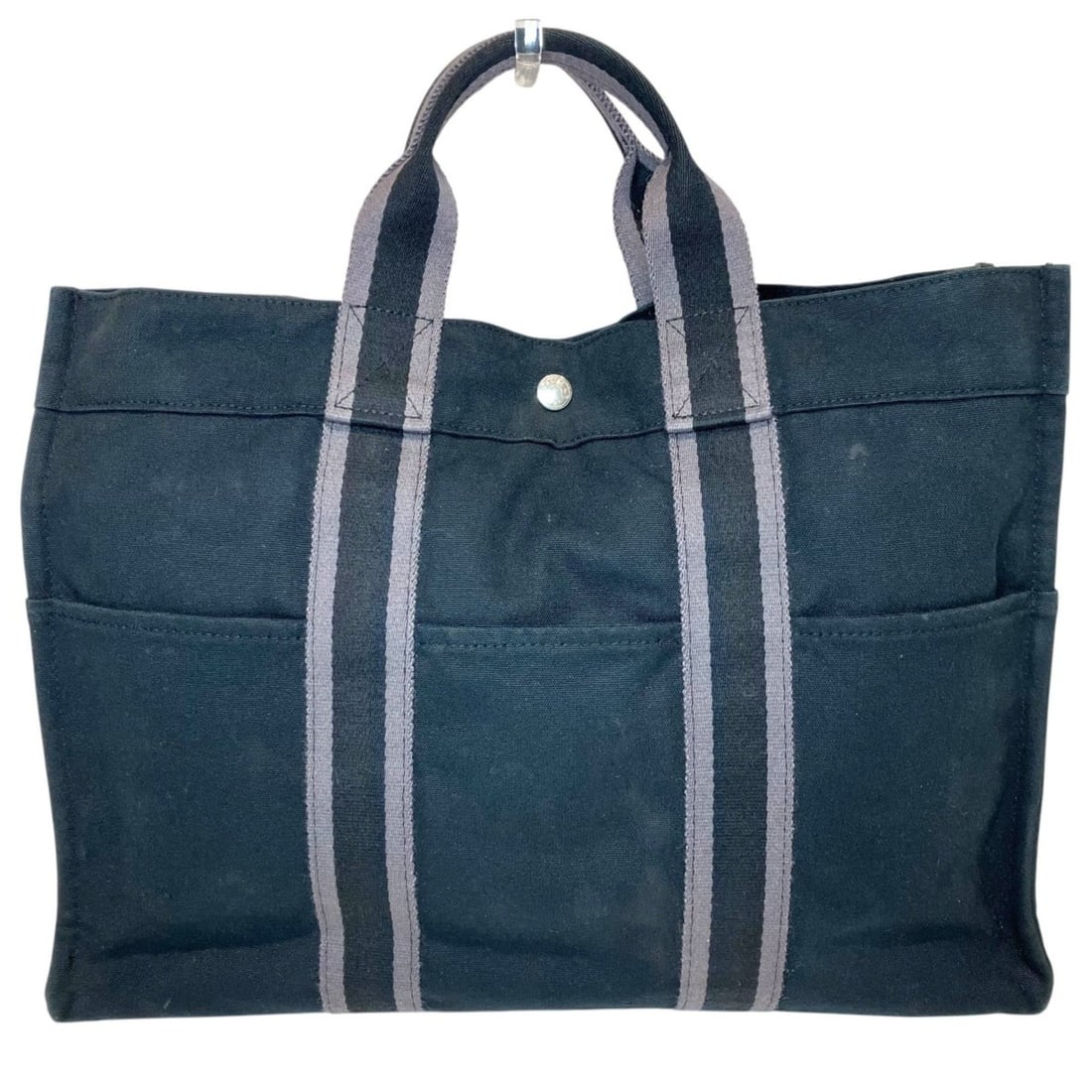 Hermes Fourre-Tout MM Tote Bag, Canvas: --- Catalog ---Category: SizeSize (HxWxD): 30cm x 42cm x 10cm / 11.81'' x 16.53'' x 3.93''Category: DesignType: Tote bagColor: Black, GrayGender: Women,MenMaterial: Canvas Category: GeneralBrand: Herm
