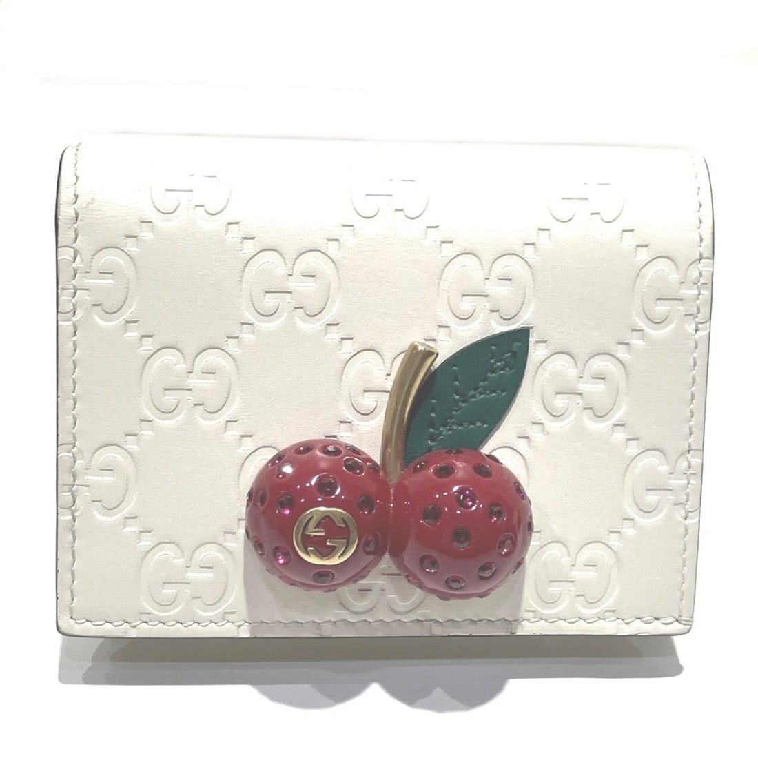 Gucci GUCCI Cherry Mini Wallet Bi-fold Shima Leather 476050: --- Catalog ---Category: SizeSize (HxWxD): 8.5cm x 11cm x 2cm / 3.34'' x 4.33'' x 0.78''Category: DesignType: Wallet (bi-fold)Color: WhiteGender: Women,MenMaterial: Leather Category: GeneralMPN: 47605