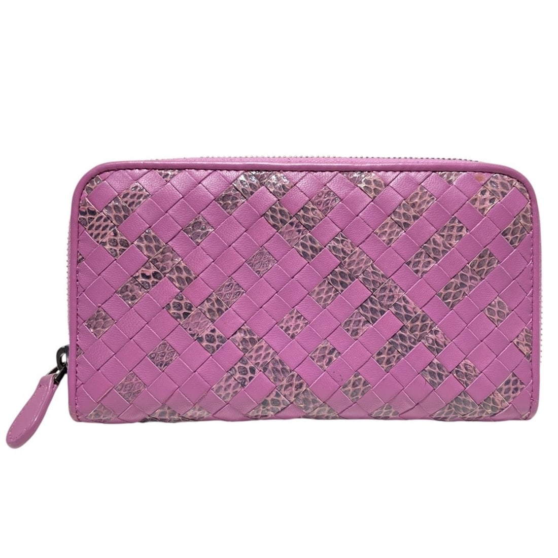 Bottega Veneta Leather Long Wallet: --- Catalog ---Category: SizeSize (HxWxD): 11cm x 19cm x 2cm / 4.33'' x 7.48'' x 0.78''Category: DesignType: Long wallet (bi-fold)Color: PinkGender: WomenMaterial: Leather Category: GeneralBrand: Bott