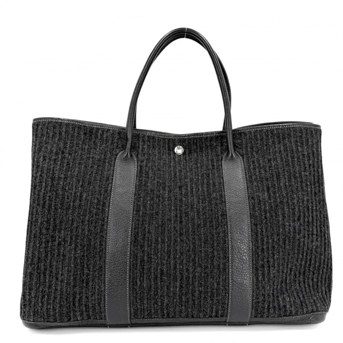 Hermes women's pleated Garden Party GM 43 handbag, tote bag/shoulder bag, HERMES ?J stamp, felt: --- Catalog ---Category: SizeSize (HxWxD): 30cm x 44cm x 20cm / 11.81'' x 17.32'' x 7.87''Category: DesignType: Handbag, Tote bagColor: BlackGender: WomenMaterial: Felt , Leather Category: GeneralBran