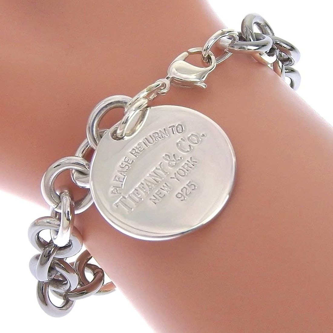 Tiffany & Co. Return to Bracelet, Circle Tag, Sterling Silver 925, Approx. 35.4g, Unisex: --- Catalog ---Category: SizeLength: 16.5cm / 6.49''Category: DesignType: Charm braceletGender: Women,MenMaterial: Silver 925Category: GeneralBrand: Tiffany--- Item List ---Section: ConditionRanking: 