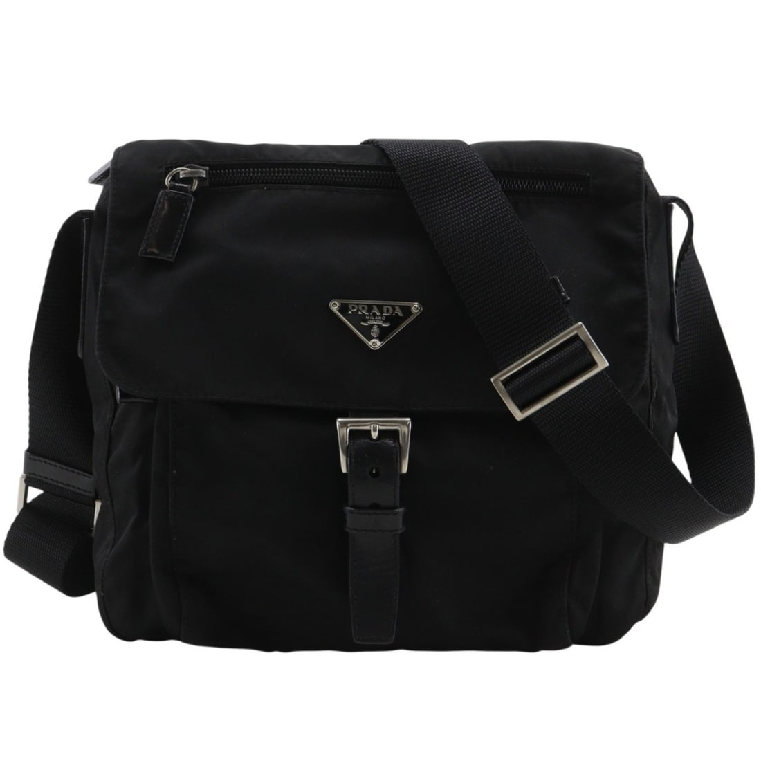 Prada shoulder bag, nylon, black, A5 size, belt buckle, unisex.: --- Catalog ---Category: SizeSize (HxWxD): 25cm x 23cm x 9cm / 9.84'' x 9.05'' x 3.54''Category: DesignType: Shoulder bagColor: BlackGender: Women,MenMaterial: Nylon Category: GeneralBrand: Prada--- I