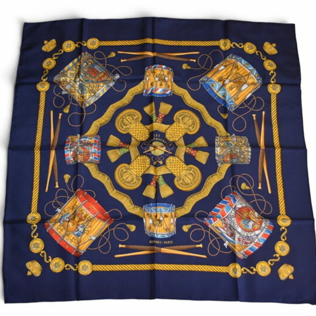 Hermes Carre 90 Scarf Muffler HERMES LES TAMBOURS (The Tambour Drum) Navy Women's: --- Catalog ---Category: SizeSize (LxW): 88cm x 88cm / 34.64'' x 34.64''Category: DesignType: ScarfColor: NavyGender: WomenMaterial: Silk Category: GeneralBrand: HermesCountry of Origin: France--- Ite
