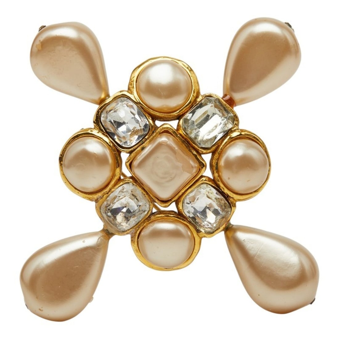 Chanel Vintage Brooch, Stamped 26, Gold Plated, Faux Pearl, Bijou, Women's CHANEL: --- Catalog ---Category: SizeSize (HxWxD): 6.2cm x 6.2cm / 2.44'' x 2.44''Category: DesignType: BroochColor: GoldStone: Artificial pearl, RhinestoneGender: WomenMaterial: Gold platingCategory: General