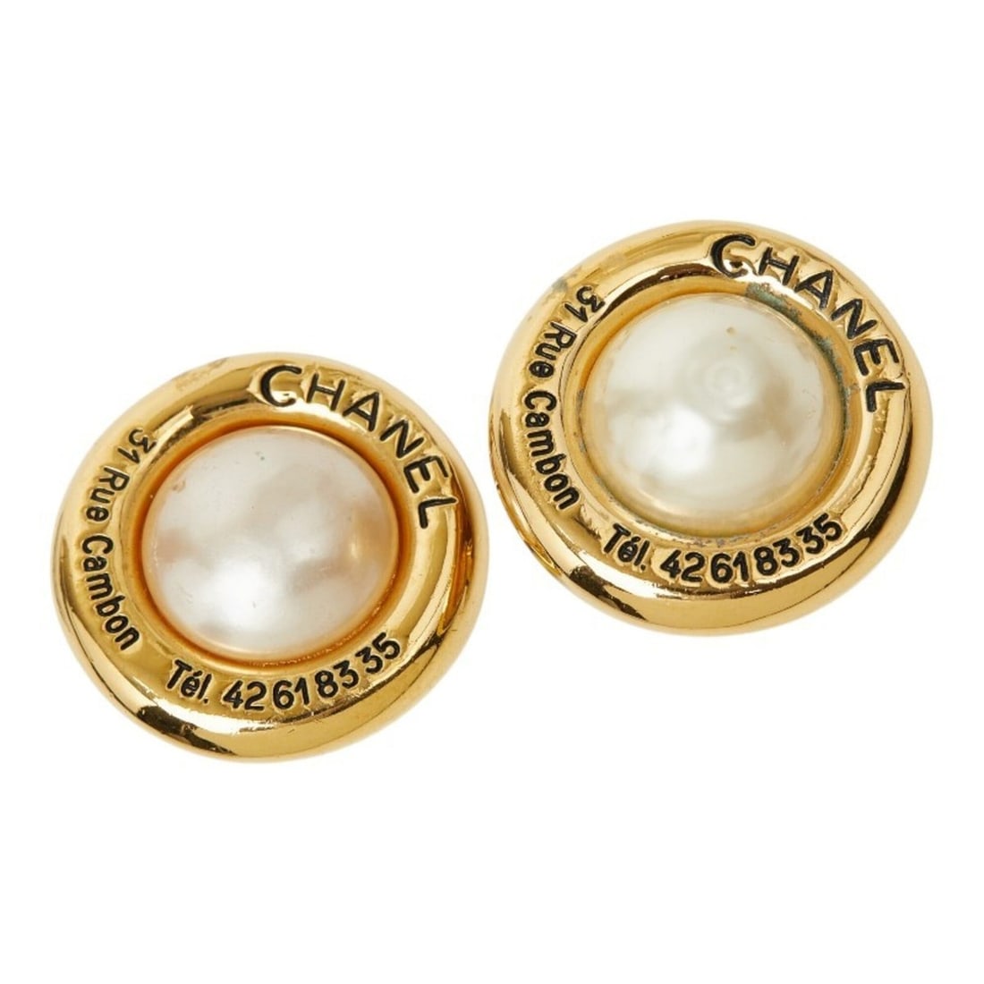 Chanel 31 RUE CAMBON Vintage Round Earrings, 25 Stamped, Gold Plated, Faux Pearl, Women's CHANEL: --- Catalog ---Category: SizeSize (HxWxD): 36.20mm x 36.20mm / 1.43'' x 1.43''Category: DesignType: Clip earringsColor: GoldGender: WomenMaterial: Gold platingCategory: GeneralBrand: Chanel--- Item Li