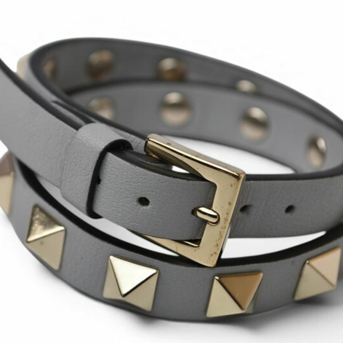 Valentino bangle/bracelet VALENTINO Rockstud leather gray/: --- Catalog ---Category: SizeWidth: 9mm / 0.35''Length: 13cm - 17cm / 5.11'' - 6.69''Total Length: 39cm / 15.35''Category: DesignType: BangleColor: GrayGender: Unisex,Women,MenMaterial: LeatherCategor