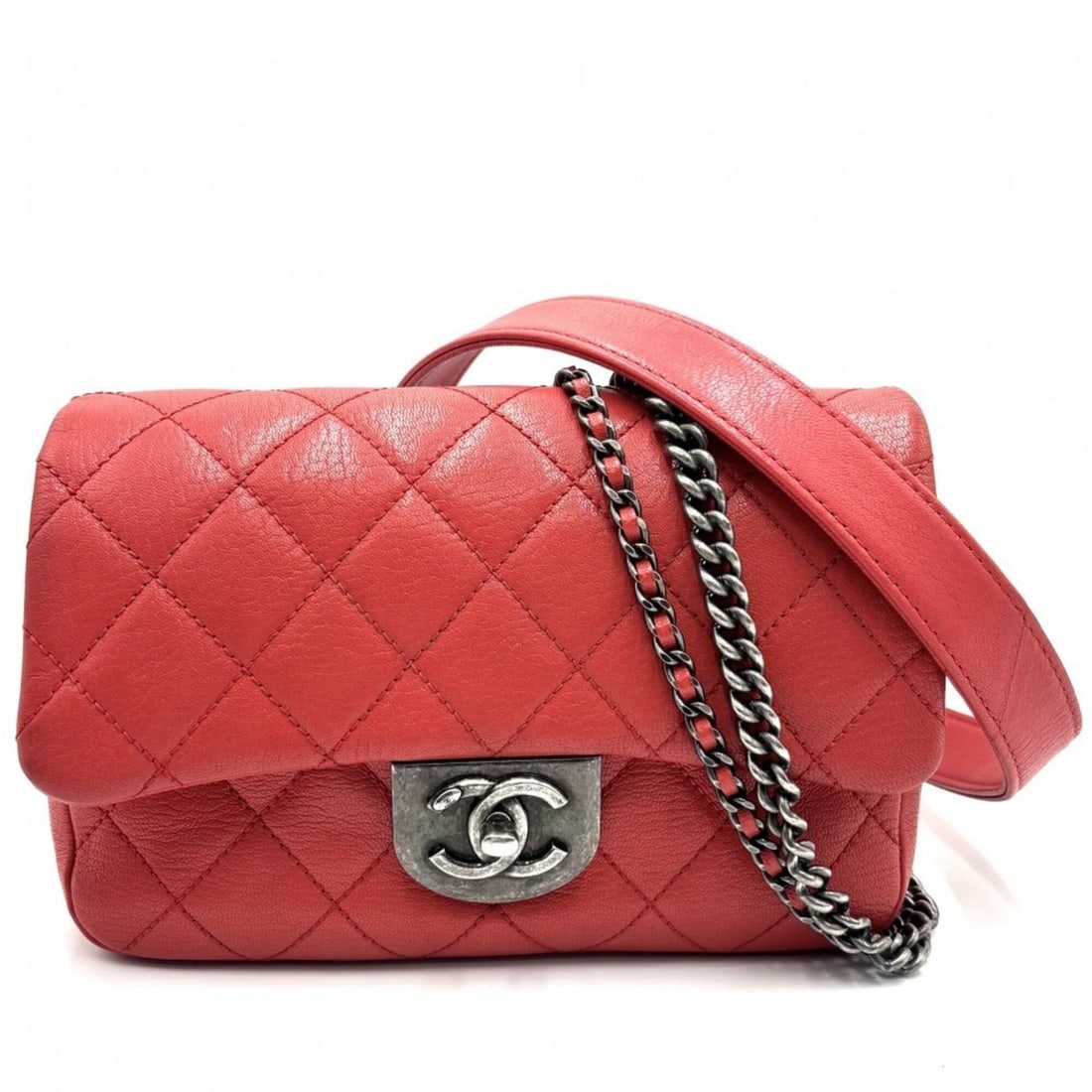 Chanel Matelassé Chain Shoulder Bag for Women, featuring the iconic Coco Mark, in red leather with: --- Catalog ---Category: SizeSize (HxWxD): 15cm x 22cm x 7cm / 5.9'' x 8.66'' x 2.75''Category: DesignType: Shoulder bagColor: Red colorGender: WomenMaterial: Leather Hardware Color: GunmetalCategory: