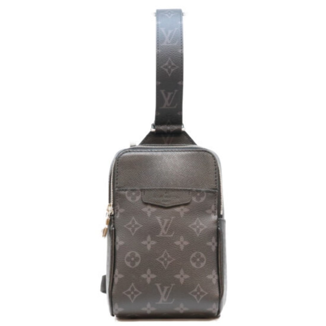 LOUIS VUITTON M30741 Taiga Rama Outdoor Sling Bag Shoulder Black with Gray Hardware Men's: --- Catalog ---Category: SizeSize (HxWxD): 21cm x 13cm x 5cm / 8.26'' x 5.11'' x 1.96''Category: DesignType: Shoulder bagColor: BlackGender: MenMaterial: Monogram Eclipse Hardware Color: SilverCategor