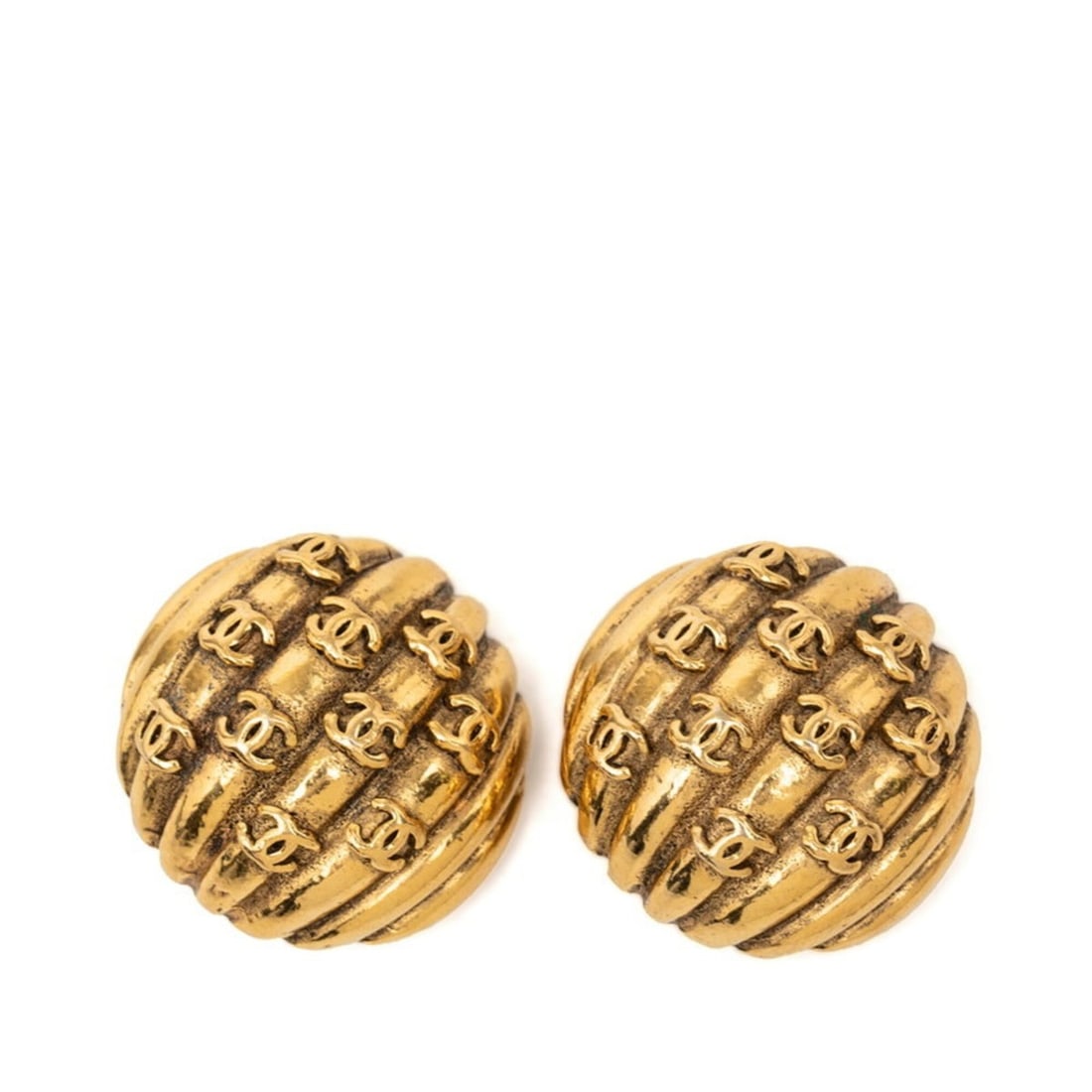 Chanel Vintage Coco Mark Earrings, Gold Plated, Women's CHANEL: --- Catalog ---Category: SizeSize (HxWxD): 27.80mm x 28.20mm / 1.09'' x 1.11''Category: DesignType: Clip earringsColor: GoldGender: WomenMaterial: Gold platingCategory: GeneralBrand: Chanel--- Item Li