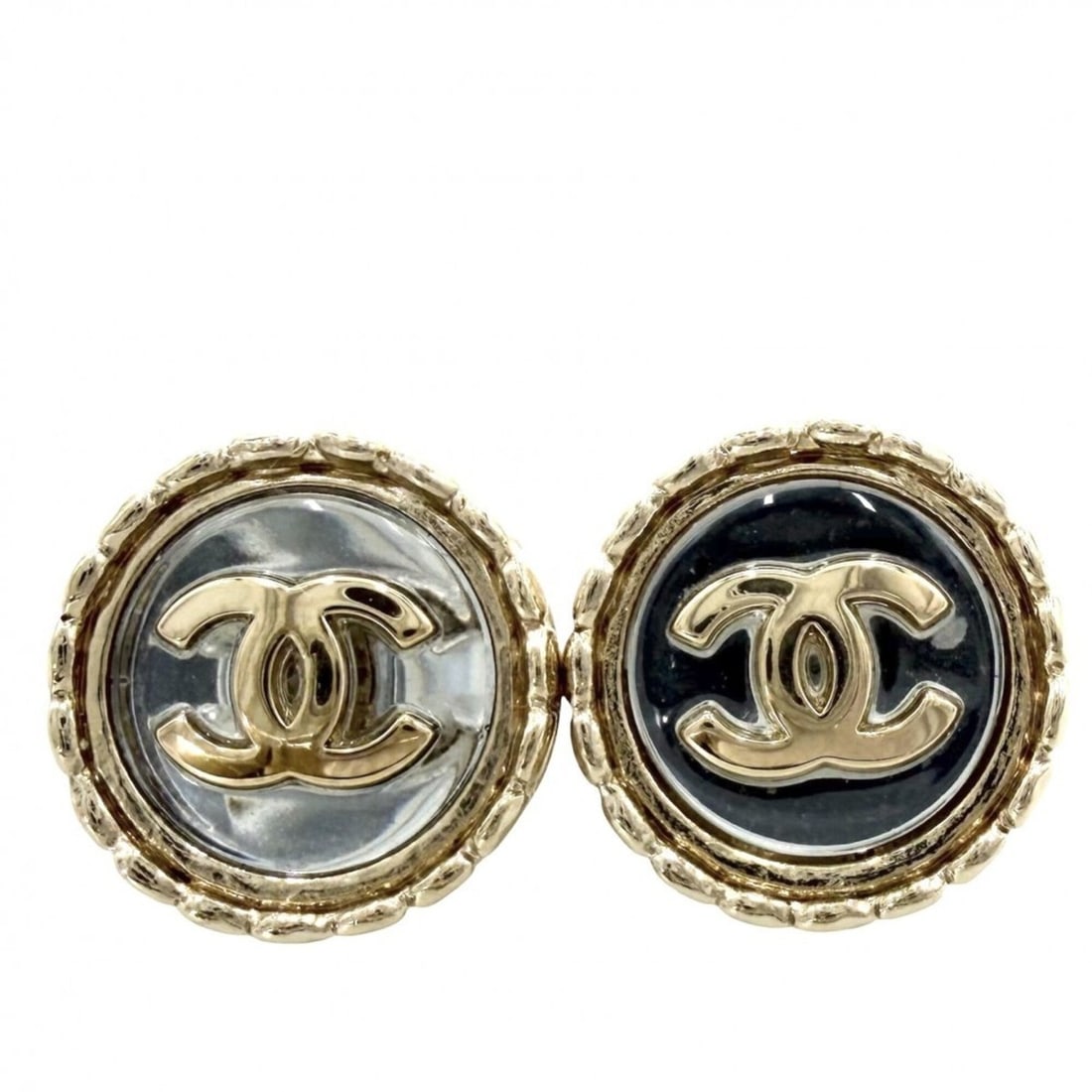Chanel Earrings for Women, Coco Mark Design, CHANEL GP A21S, Approx. 5.7g, 2021 Model: --- Catalog ---Category: SizeSize (HxWxD): 14.00mm x 14.00mm x 3.00mm / 0.55'' x 0.55'' x 0.12''Category: DesignType: Stud earringsGender: WomenMaterial: Gold platingCategory: GeneralBrand: Chanel--- 