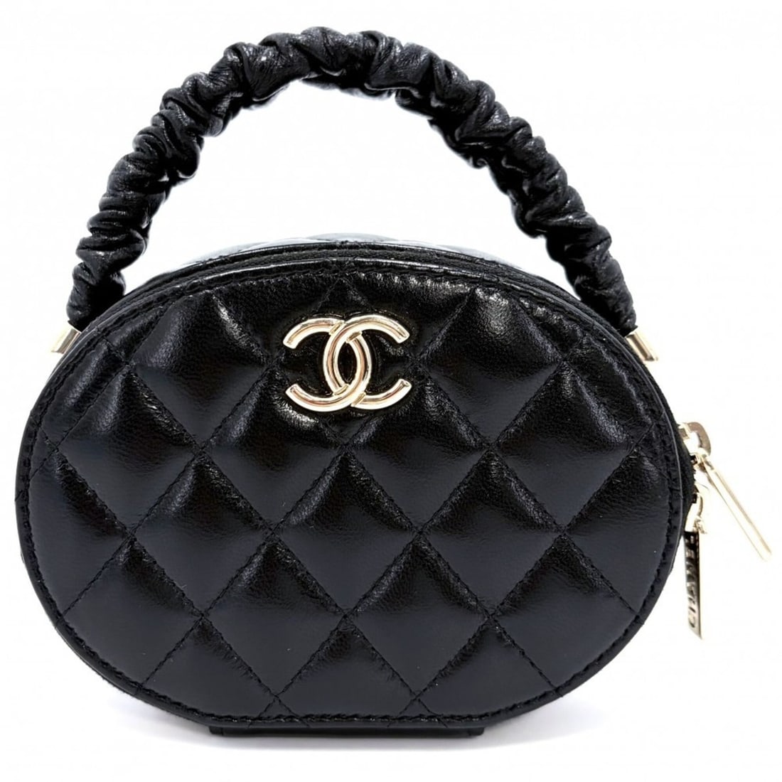Chanel handbag for women, Matelassé vanity bag, mini Coco mark, CHANEL leather, black, gold: --- Catalog ---Category: SizeSize (HxWxD): 9.5cm x 13cm x 5cm / 3.74'' x 5.11'' x 1.96''Handle Length: 15cm / 5.9''Category: DesignType: Handbag, Vanity bagColor: BlackGender: WomenMaterial: Leather C