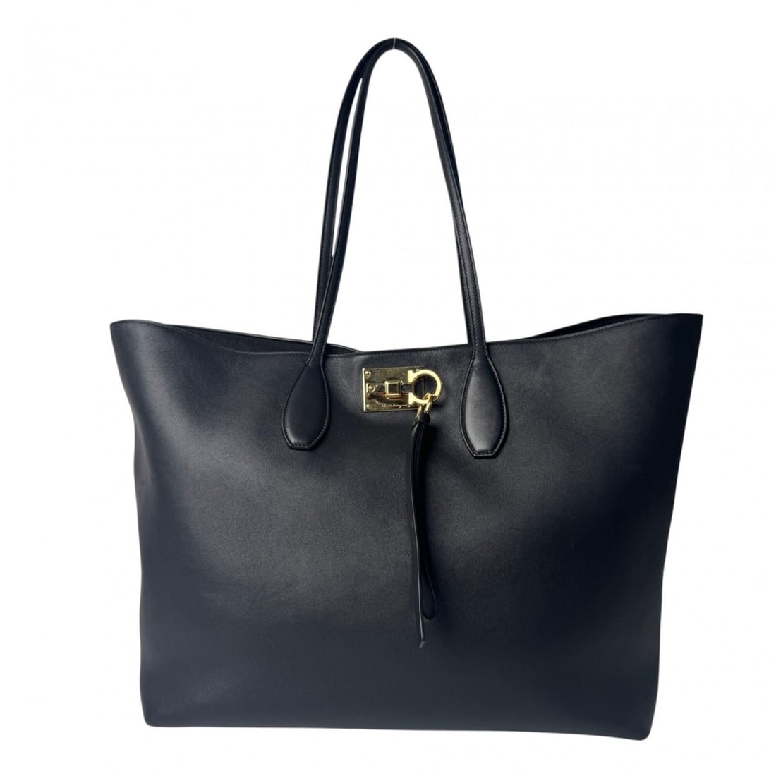 Salvatore Ferragamo Gancini Tote Bag, Shoulder Black, Women's: --- Catalog ---Category: SizeSize (HxWxD): 29cm x 47cm x 15cm / 11.41'' x 18.5'' x 5.9''Category: DesignType: Tote bagColor: BlackGender: WomenMaterial: Leather Category: GeneralBrand: Salvatore Ferra