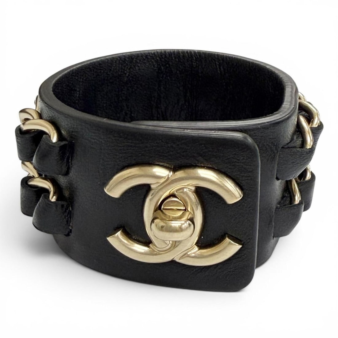 CHANEL B18K Coco Mark Turnlock Chain Leather Bracelet, Black Gold, Size S, Made in Italy, Women's,: --- Catalog ---Category: SizeLength: 16.5cm / 6.49''Category: DesignType: Charm braceletColor: Black, GoldGender: WomenMaterial: LeatherCategory: GeneralMPN: B18KBrand: ChanelCountry of Origin: Italy-