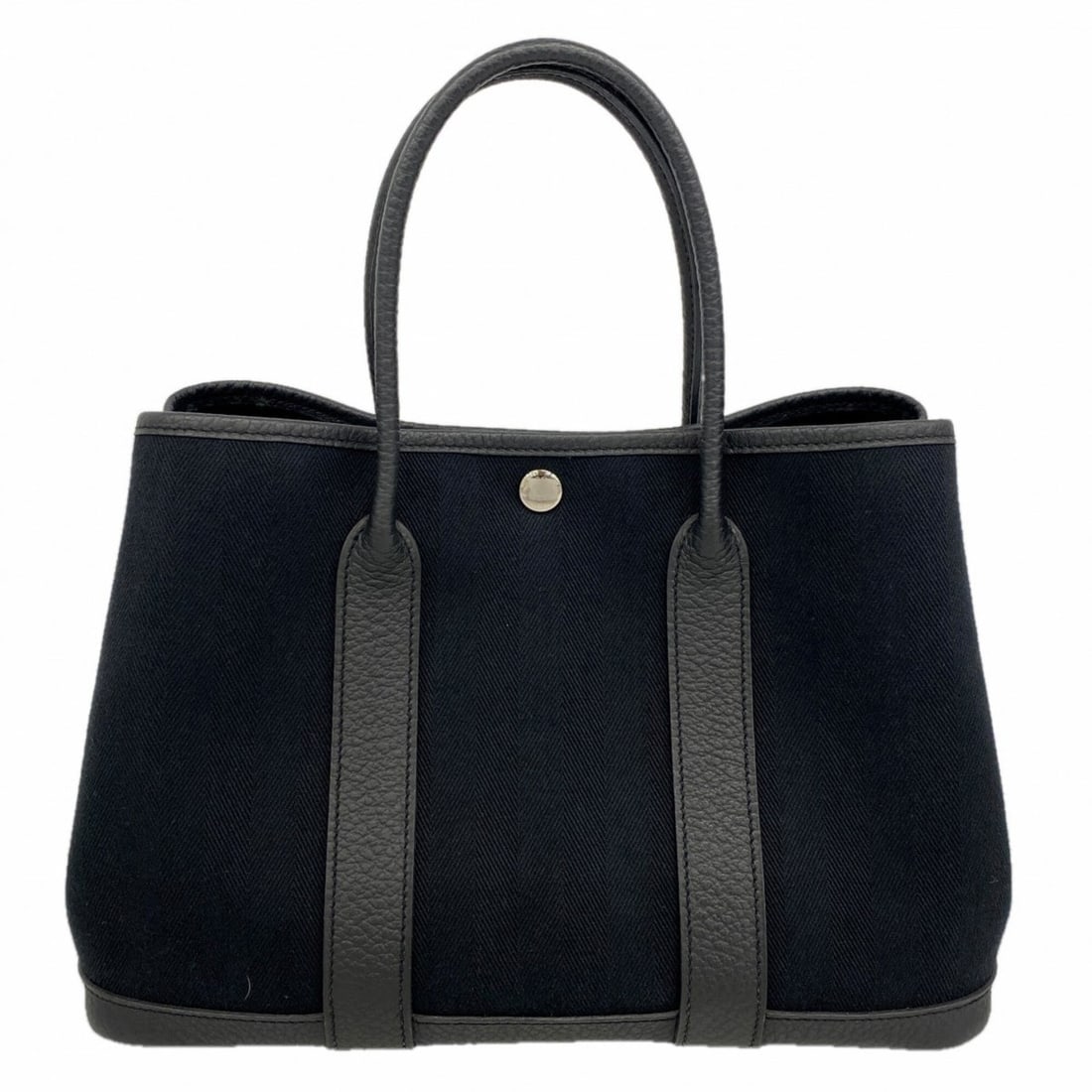 Hermes Garden TPM Canvas Tote Bag, Black, T Stamp, Women's: --- Catalog ---Category: SizeSize (HxWxD): 21cm x 30.5cm x 14cm / 8.26'' x 12'' x 5.51''Category: DesignType: Tote bagColor: BlackGender: WomenMaterial: Canvas Hardware Color: SilverCategory: GeneralB