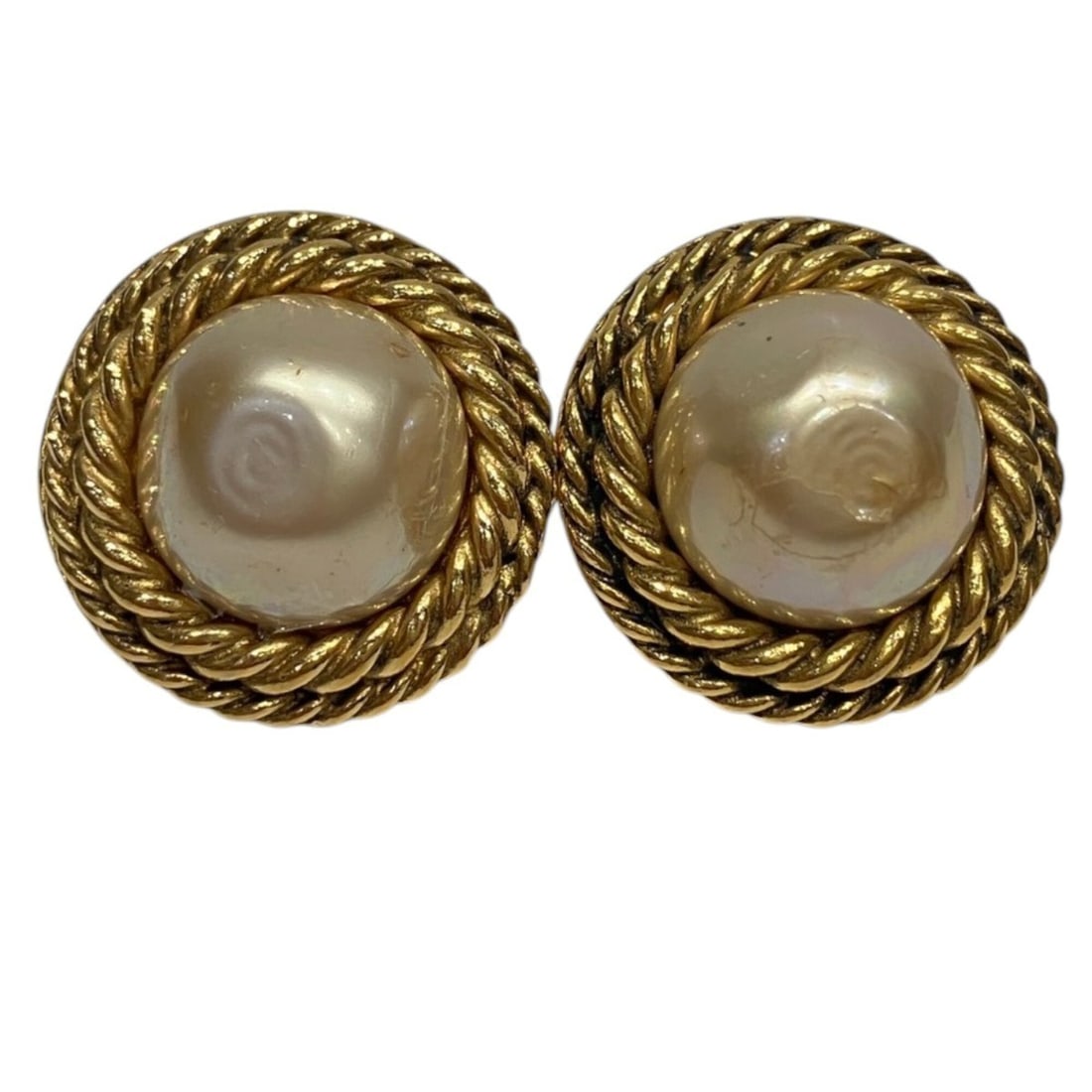 Chanel CHANEL Cufflinks, Accessory, Total Weight 17.4g, GP (Gold Plated): --- Catalog ---Category: SizeSize (HxWxD): 22.00mm x 22.00mm x 9.00mm / 0.87'' x 0.87'' x 0.35''Category: DesignType: CufflinksColor: GoldGender: MenMaterial: Gold platingCategory: GeneralBrand: Chane