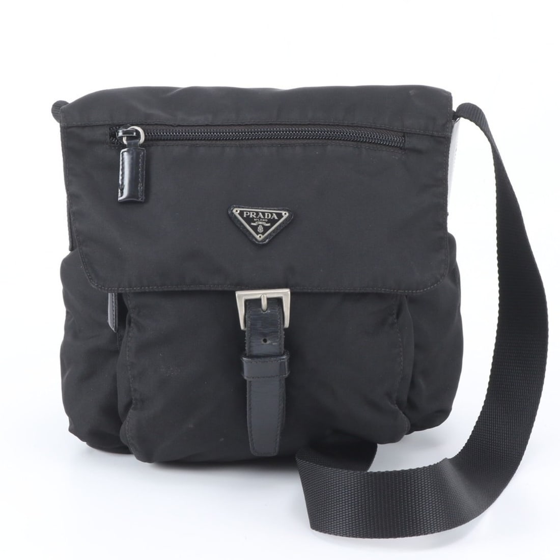 Prada Tessuto Nylon Triangle Logo Leather Shoulder Bag Messenger Black Men's: --- Catalog ---Category: SizeSize (HxWxD): 22cm x 22cm x 12cm / 8.66'' x 8.66'' x 4.72''Category: DesignType: Shoulder bagColor: BlackGender: MenMaterial: Nylon Category: GeneralBrand: PradaCountry of