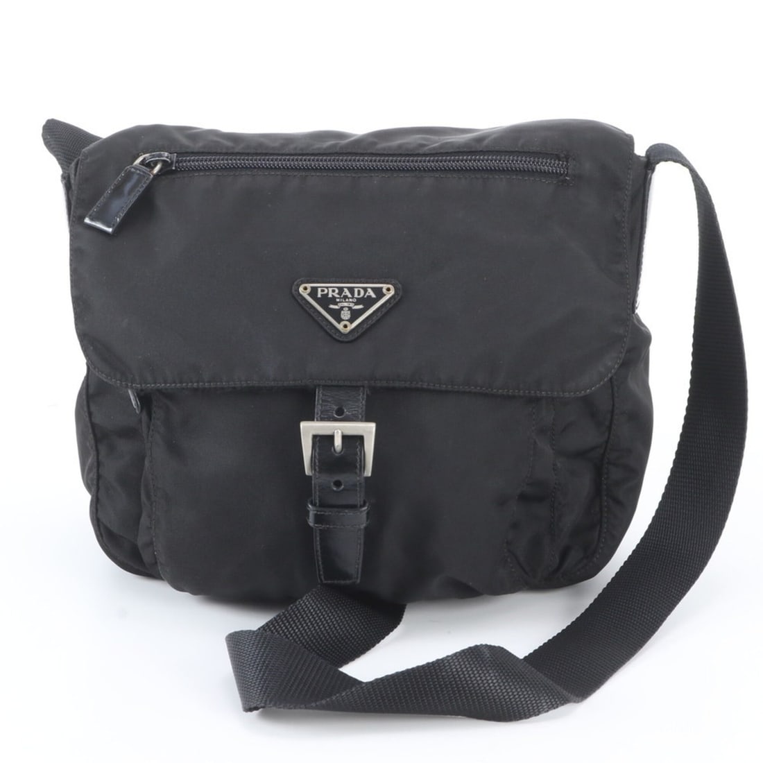 Prada Tessuto Nylon Triangle Logo Leather Shoulder Bag Messenger for Men: --- Catalog ---Category: SizeSize (HxWxD): 20cm x 23cm x 10cm / 7.87'' x 9.05'' x 3.93''Category: DesignType: Shoulder bagColor: BlackGender: MenMaterial: Nylon , Leather Category: GeneralBrand: Prada