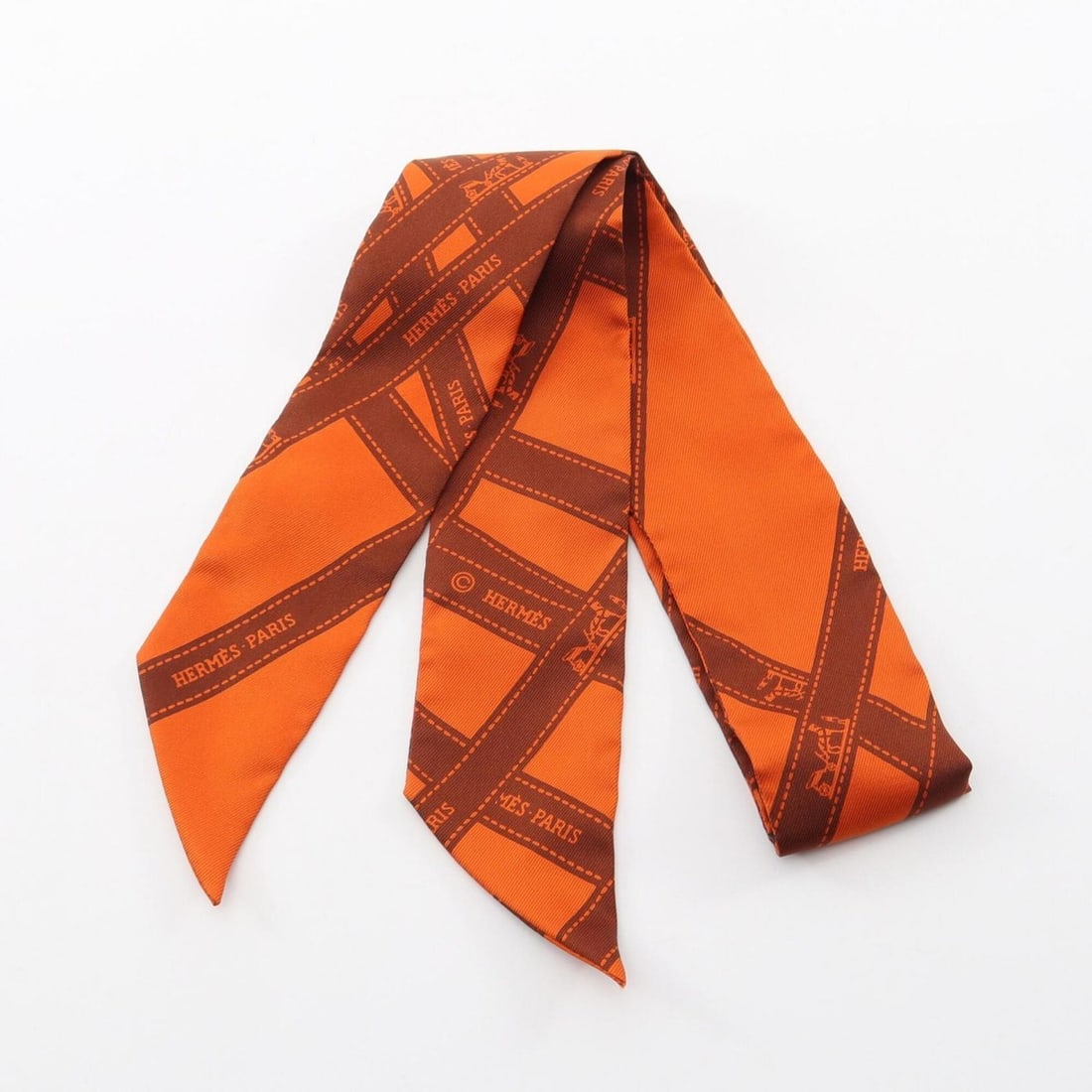 Hermes Twilly BOLDUC Scarf/Muffler, Silk, Women's, Brown: --- Catalog ---Category: SizeSize (LxW): 85cm x 5cm / 33.46'' x 1.96''Category: DesignType: ScarfColor: BrownGender: WomenMaterial: Silk Category: GeneralBrand: Hermes--- Item List ---Section: Conditi