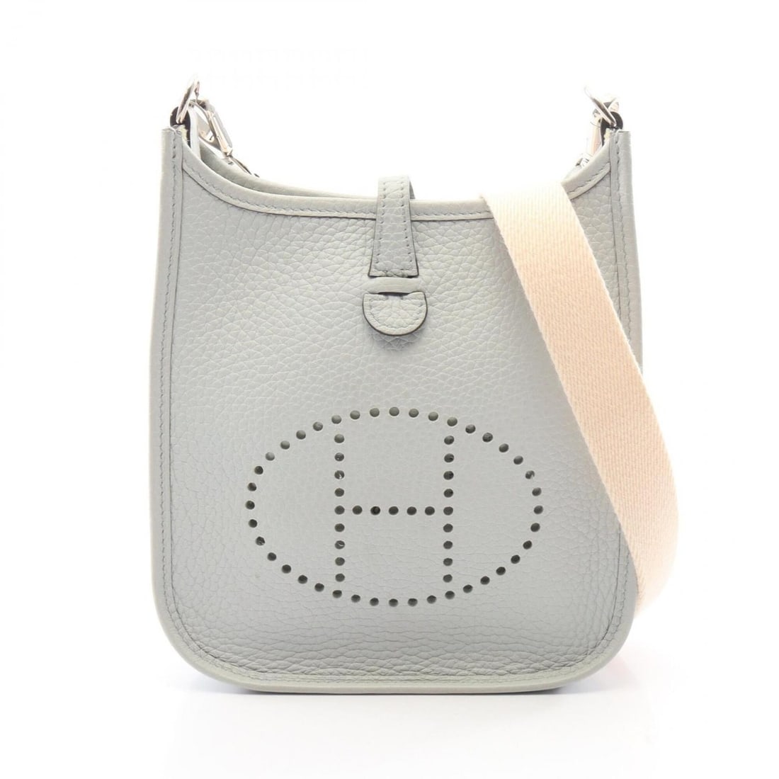 Hermes Evelyne TPM Amazon Blue Pale Nata Shoulder Bag Handbag Taurillon Clemence Leather Women's: --- Catalog ---Category: SizeSize (HxWxD): 18cm x 16.5cm x 5.5cm / 7.08'' x 6.49'' x 2.16''Category: DesignType: Shoulder bagColor: BlueGender: WomenMaterial: Taurillon clemence leather Category: Gene