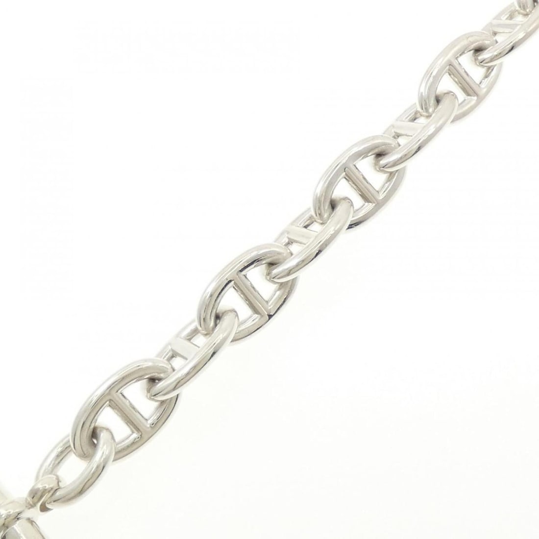 Hermes Hermès Chaine d'Ancre TGM Bracelet: --- Catalog ---Category: SizeLength: 16.5cm / 6.49''Category: DesignType: Charm braceletColor: SilverGender: WomenMaterial: Silver 925Category: GeneralMPN: H101995BBrand: Hermes--- Item List