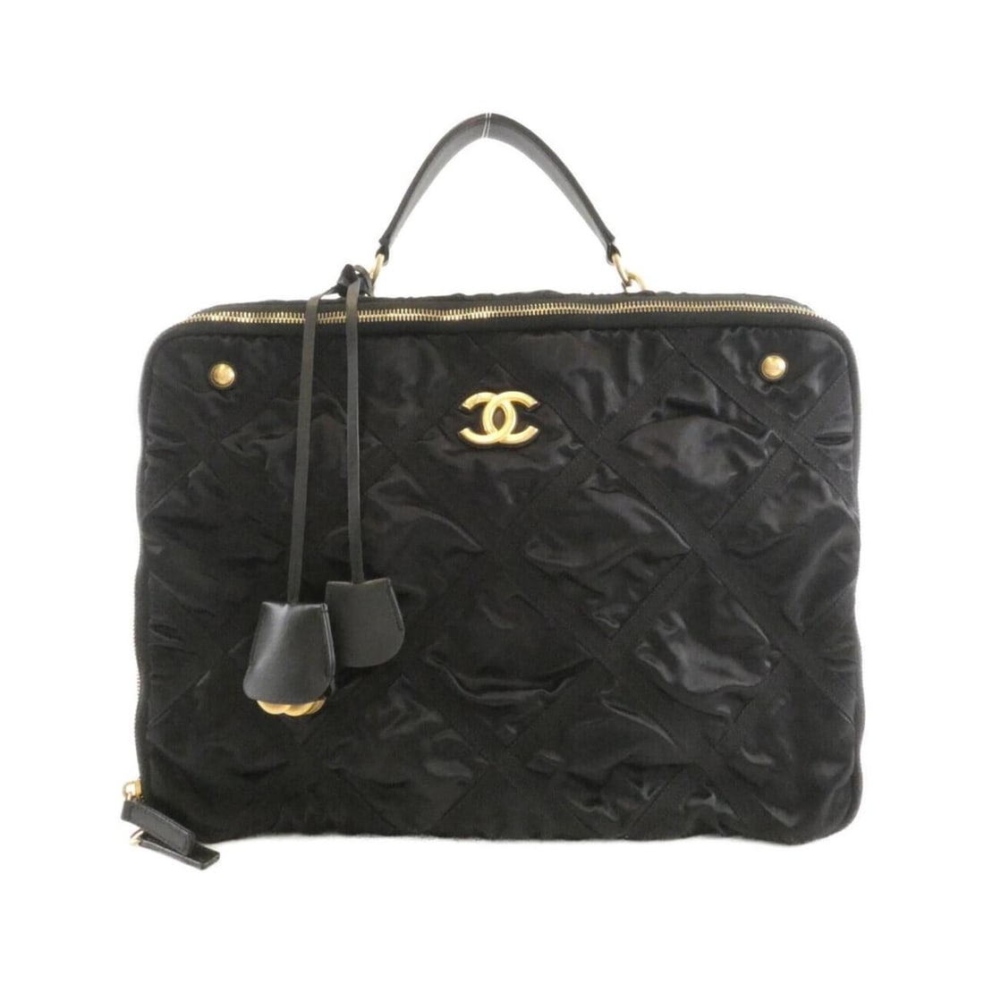 Chanel AA8178 Boston Bag: --- Catalog ---Category: SizeSize (HxWxD): 28cm x 37cm x 10cm / 11.02'' x 14.56'' x 3.93''Category: DesignType: Boston bagColor: BlackGender: WomenMaterial: Nylon Hardware Color: Matte goldCategory: G