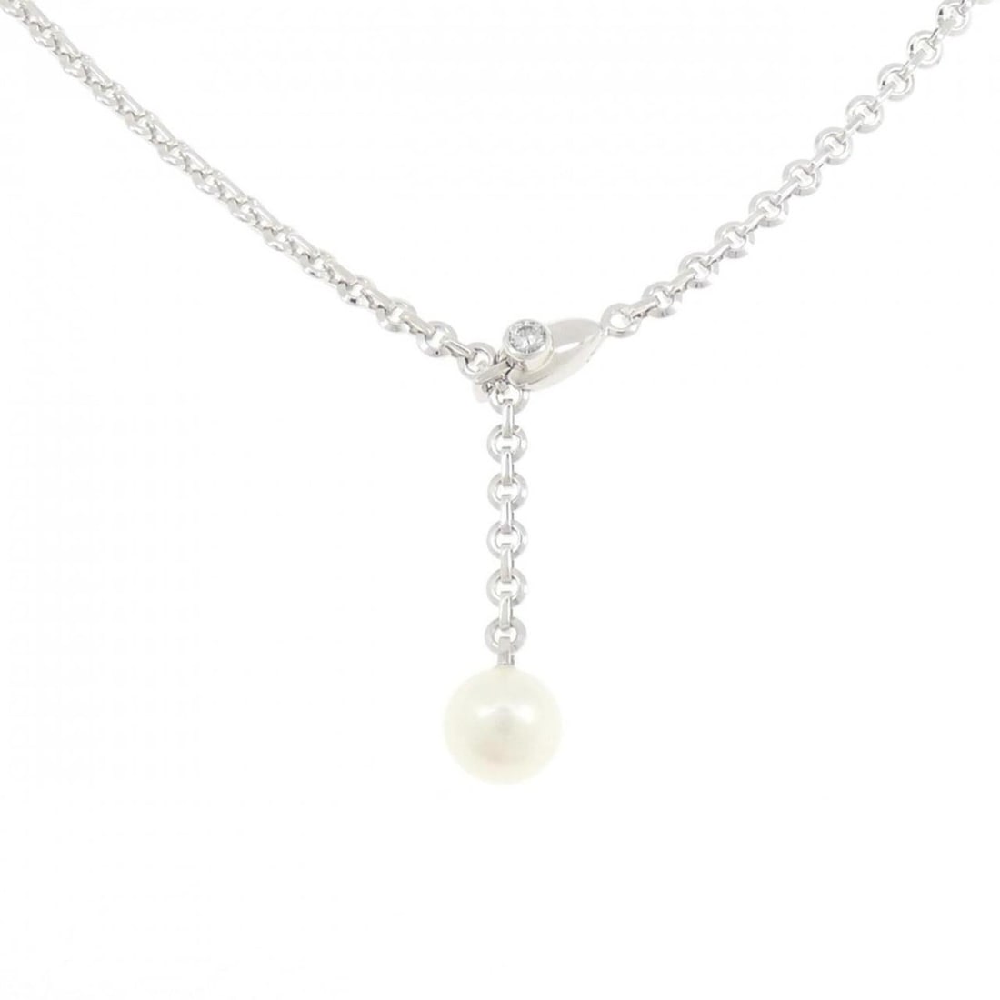 Cartier Freshwater Pearl Necklace: --- Catalog ---Category: SizePendant Size: 12.1mm x 8.7mm / 0.47'' x 0.34''Neck Circumference: 46 cm / 18.11''Category: DesignStone: Diamond, Freshwater pearlGender: WomenMaterial: White gold (18K)Pen