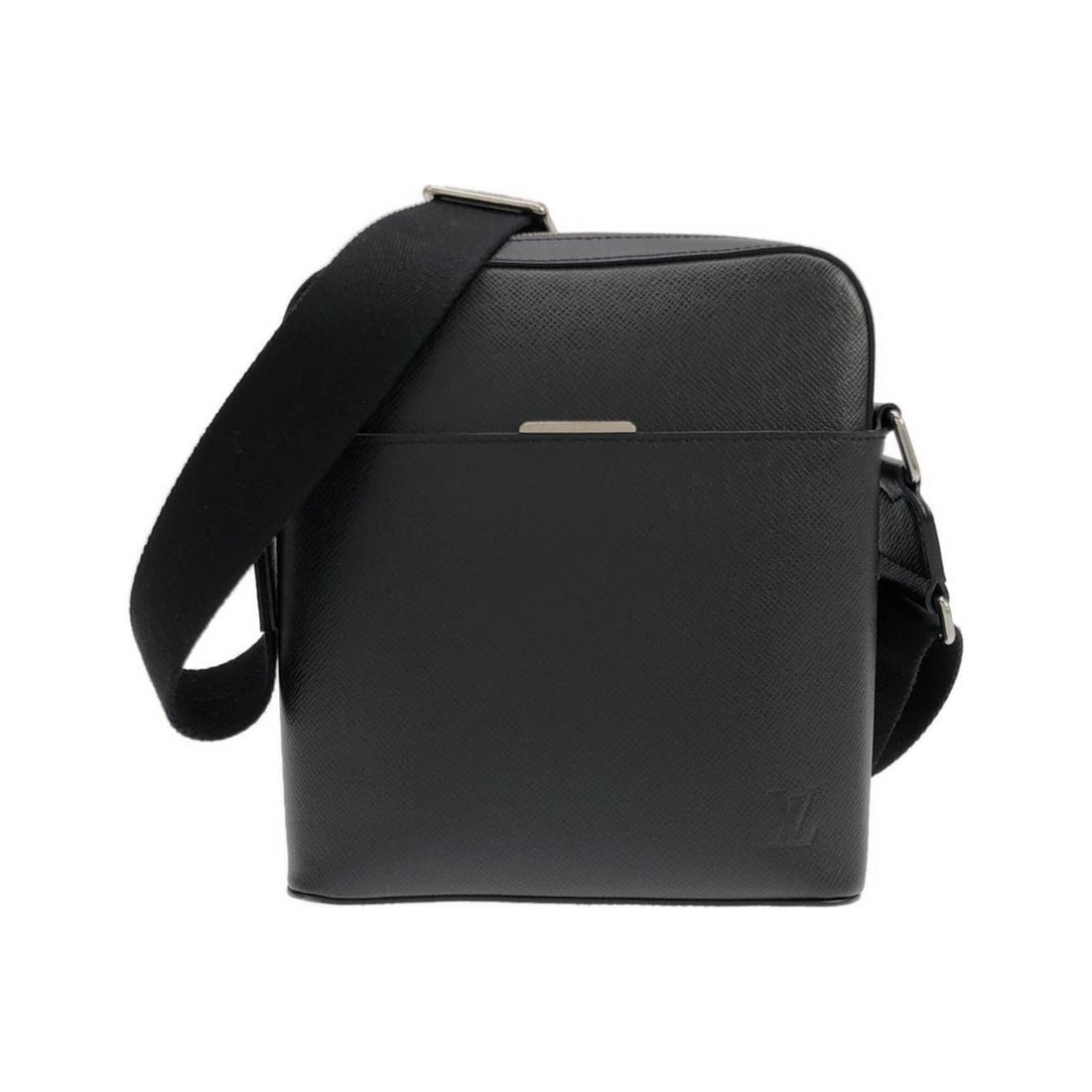 Louis Vuitton Taiga Anton Pochette M33431 Shoulder Bag: --- Catalog ---Category: SizeSize (HxWxD): 23cm x 22cm x 6cm / 9.05'' x 8.66'' x 2.36''Category: DesignType: Pochette, Shoulder bagColor: BlackGender: Men,WomenMaterial: Leather Hardware Color: Silver