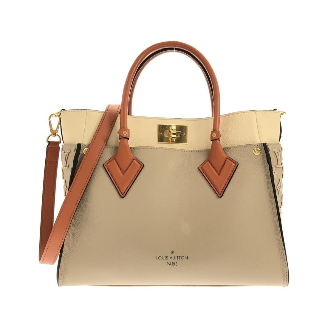 Louis Vuitton On My Side MM M53825 Handbag: --- Catalog ---Category: SizeSize (HxWxD): 25cm x 31cm x 12.5cm / 9.84'' x 12.2'' x 4.92''Category: DesignType: HandbagColor: GalleGender: Men,WomenMaterial: Leather Hardware Color: GoldLeather/Fur Ty