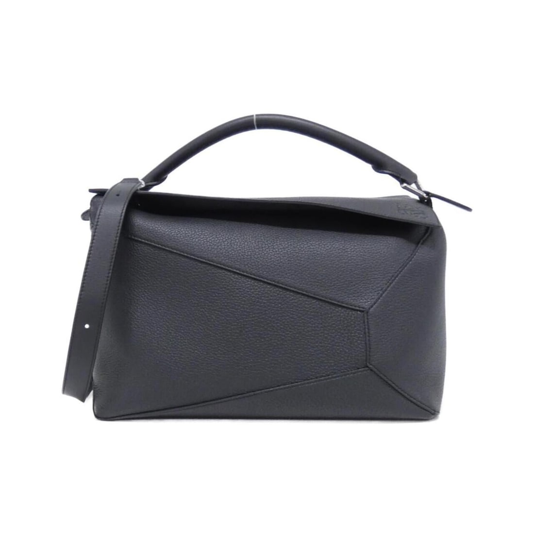 Loewe Puzzle Edge Large Negro B510P00X05 Handbag: --- Catalog ---Category: SizeSize (HxWxD): 21.5cm x 33cm x 14cm / 8.46'' x 12.99'' x 5.51''Category: DesignType: HandbagColor: BlackGender: Men,WomenMaterial: Leather Hardware Color: SilverLeather/Fur