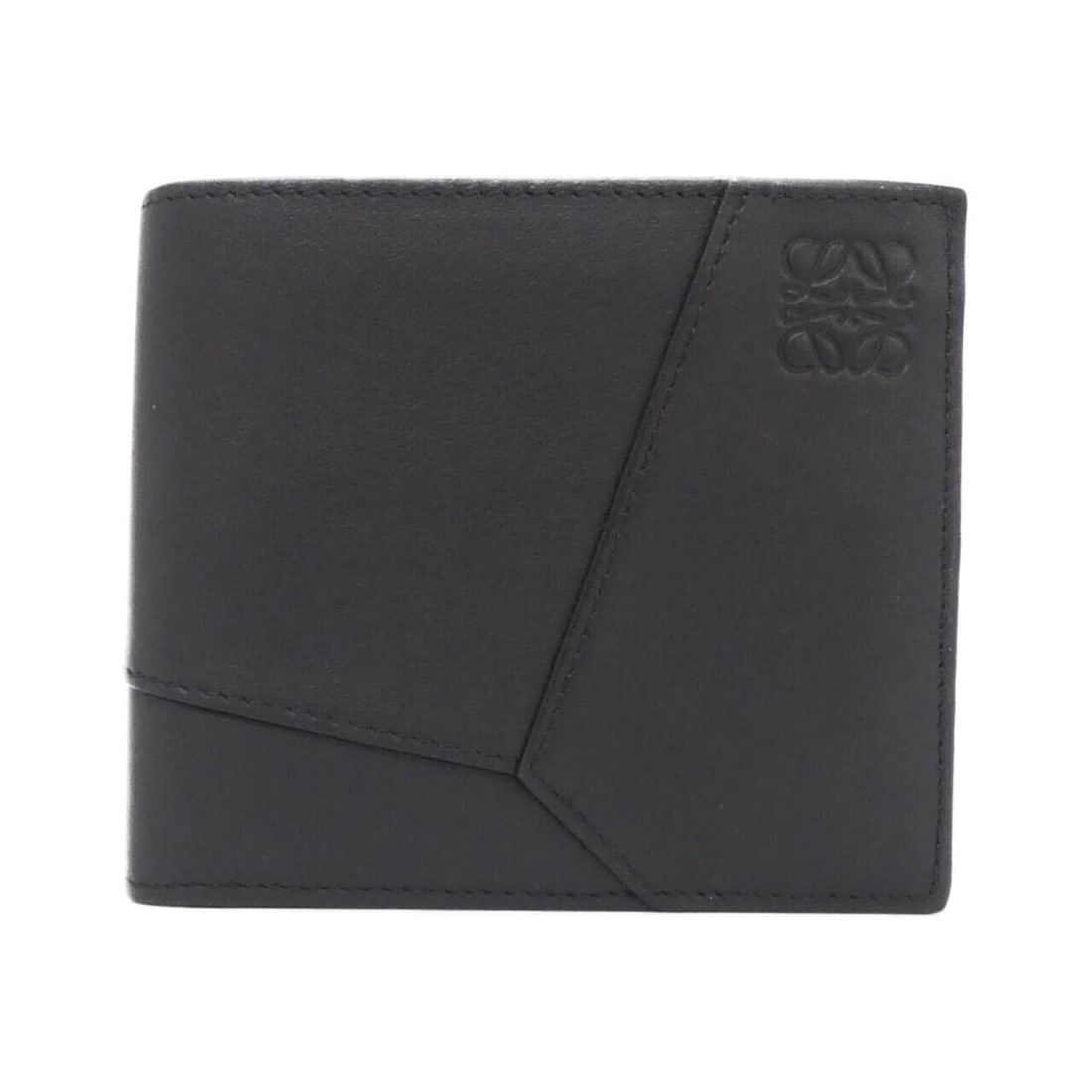 Loewe Puzzle Edge BIFOLD Wallet C510302X16 Billfold: --- Catalog ---Category: SizeSize (HxWxD): 9.5cm x 11cm x 2cm / 3.74'' x 4.33'' x 0.78''Category: DesignType: Wallet (bi-fold)Color: BlackGender: Men,WomenMaterial: Leather Leather/Fur Type: CalfskinC
