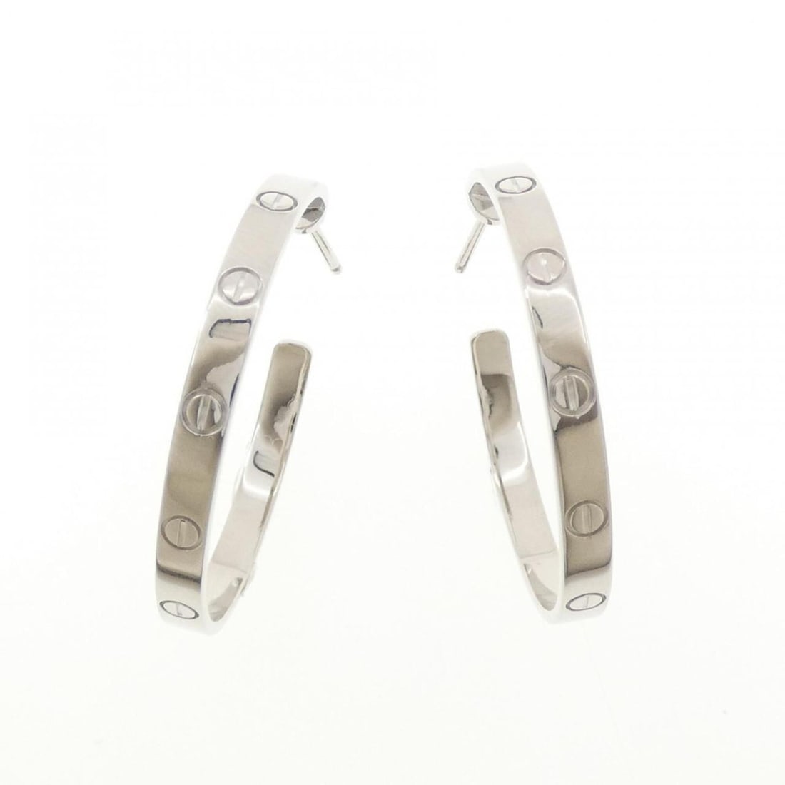 Cartier Love Earrings: --- Catalog ---Category: SizeSize (HxWxD): 34.90mm x 3.50mm / 1.37'' x 0.14''Category: DesignType: Hoop earringsGender: WomenMaterial: White gold (18K)Category: GeneralMPN: B8028300Brand: Cartier--- I