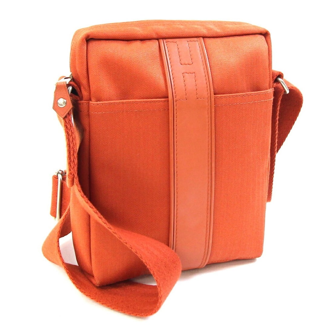 Hermes Acapulco Bandoulière PM Shoulder Bag, Orange Toile Chevron Leather Crossbody Pouch, Women's: --- Catalog ---Category: SizeSize (HxWxD): 21cm x 15cm x 5.5cm / 8.26'' x 5.9'' x 2.16''Strap Length: 75cm - 133cm / 29.52'' - 52.36''Category: DesignType: Shoulder bagColor: OrangeGender: WomenMateri