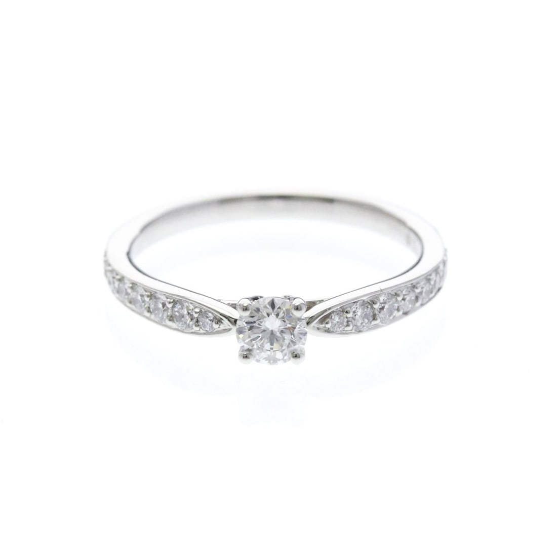 Tiffany Harmony Half Diamond Ring Platinum Fashion Diamond Band Ring Carat/0.2 Silver: --- Catalog ---Category: SizeWidth: 2.1mm / 0.08''Weight: 2.9g / 0.1oz.JP Size: 9US Size: 5Stone Size (HxW): 3.76mm x 3.79mm / 0.15'' x 0.15''Category: DesignType: Band ringColor: SilverMetal: Platinu